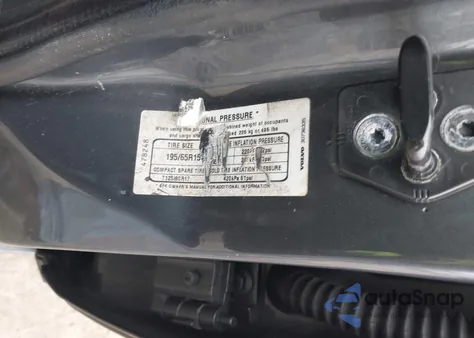 2005 Volvo V70 2.4 z USA, uszkodzony, nr VIN YV1SW612451478248